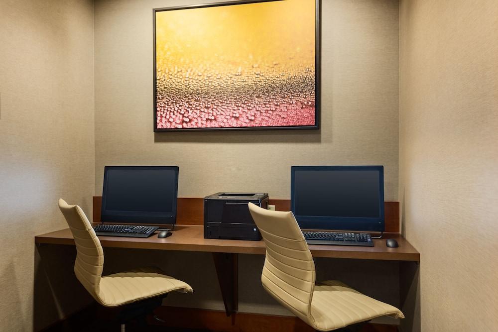 Hyatt Place Sacramento 3*