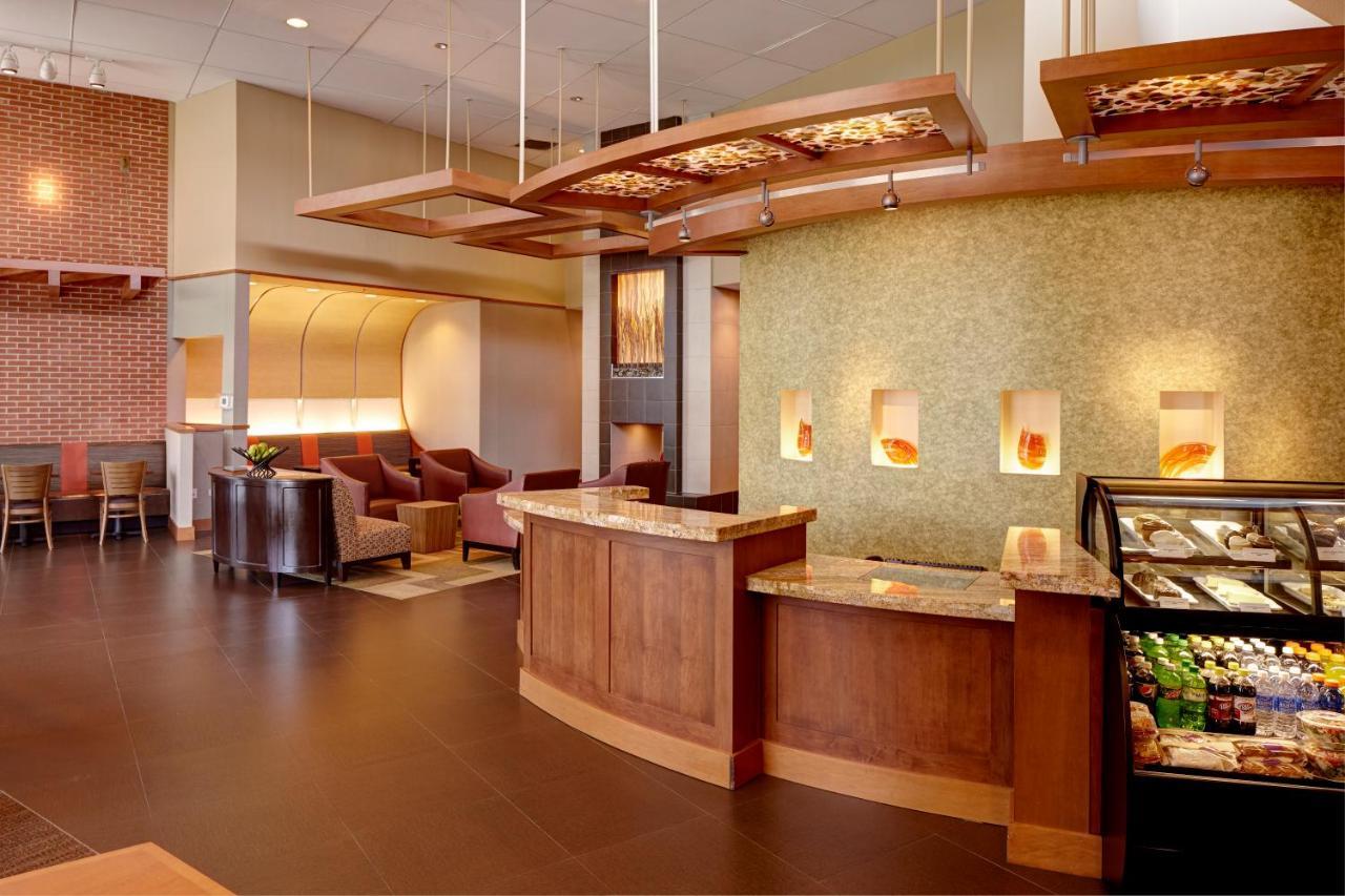 Hyatt Place Sacramento 3*